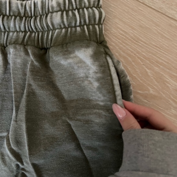 Urban Outfitters soft shorts - Picture 3 of 4